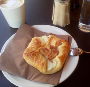 Topfengolatsche und Melange beim Gragger